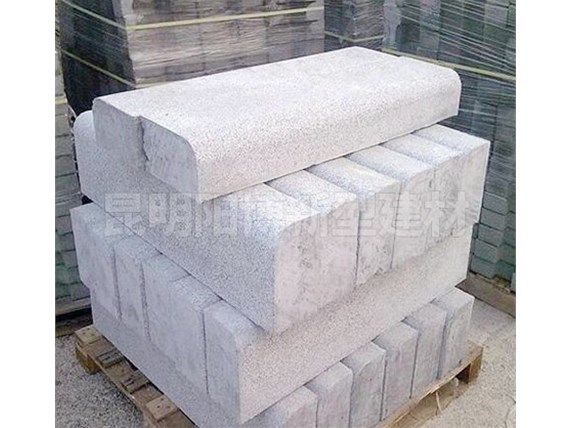 路沿石施工中如何保證平整度？昆明陽(yáng)博水泥分享